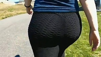 Public Play With Milf In Leggings And Big Ass