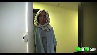 Mia Khalifa Instructs A Muslim Friend In Oral Pleasure Techniques