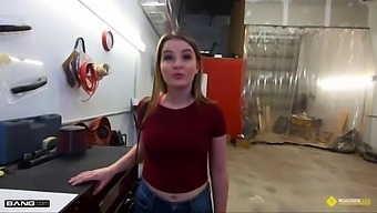 Desperate Blonde Gets A Blowjob From Mechanic To Settle The Repair Cost