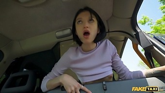 Madison Quinn'S Big Ass Takes A Taxi Ride In High Definition