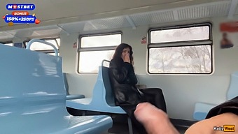 Pengembaraan Kereta Api Awam Dengan Pengakhiran Yang Gembira Dan Cumwalk.